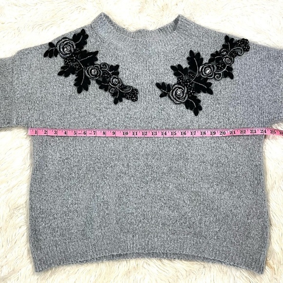 NEW Silver Metallic Floral Embellished Oversized Boucle Sweater HTF - Picture 13 of 16